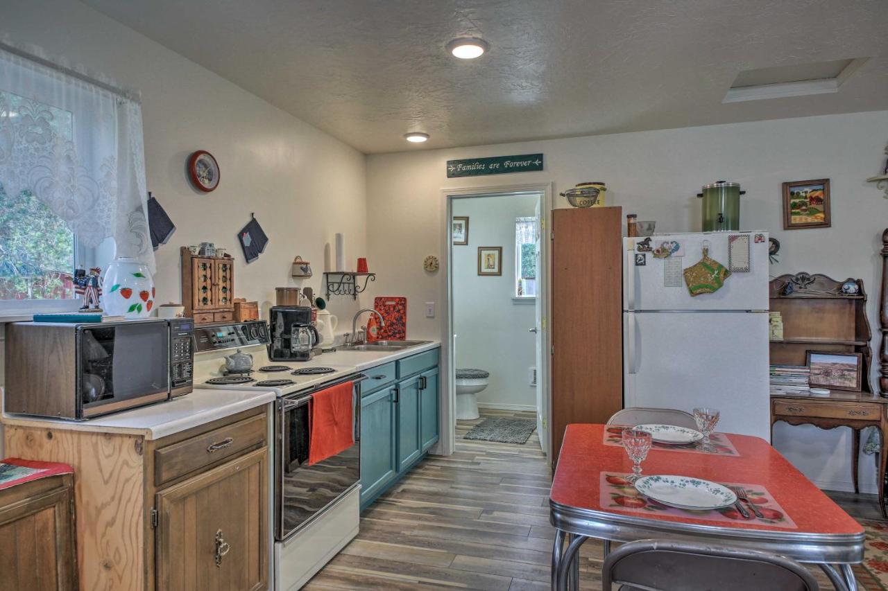 Pet-Friendly Libby Cottage With Mountain Views! Exterior photo